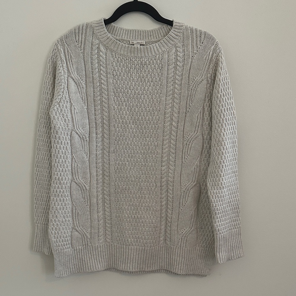 GAP Women’s size small cable knit sweater